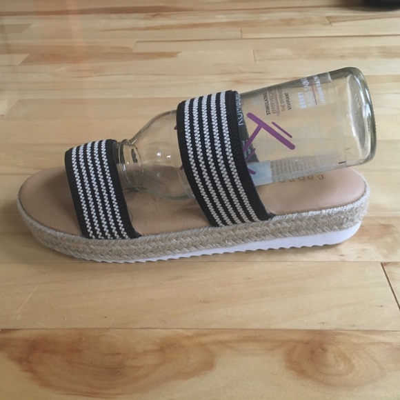 Size 8 sandals - Picture 4 of 6